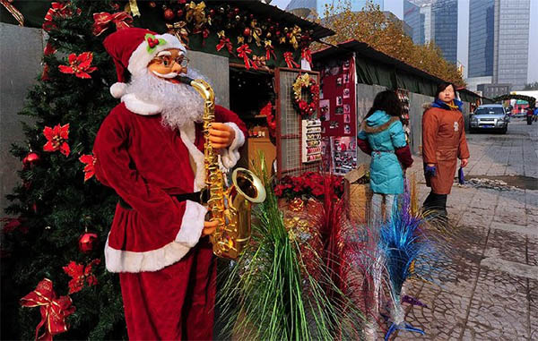 Ông già Noel thường chơi kèn saxophone