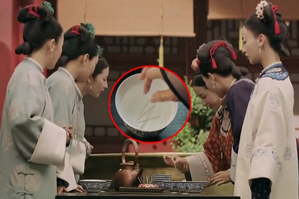 Phong tục thả kim xuống nước để kiểm nghiệm sự khéo léo