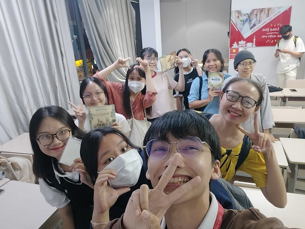 BÀI DỰ THI Bwinnhacai与你 - 一路生花. SBD 002_Minh Nguyệt (Lớp Thương hiệu Bwin vẫn được duy trì5.7885)